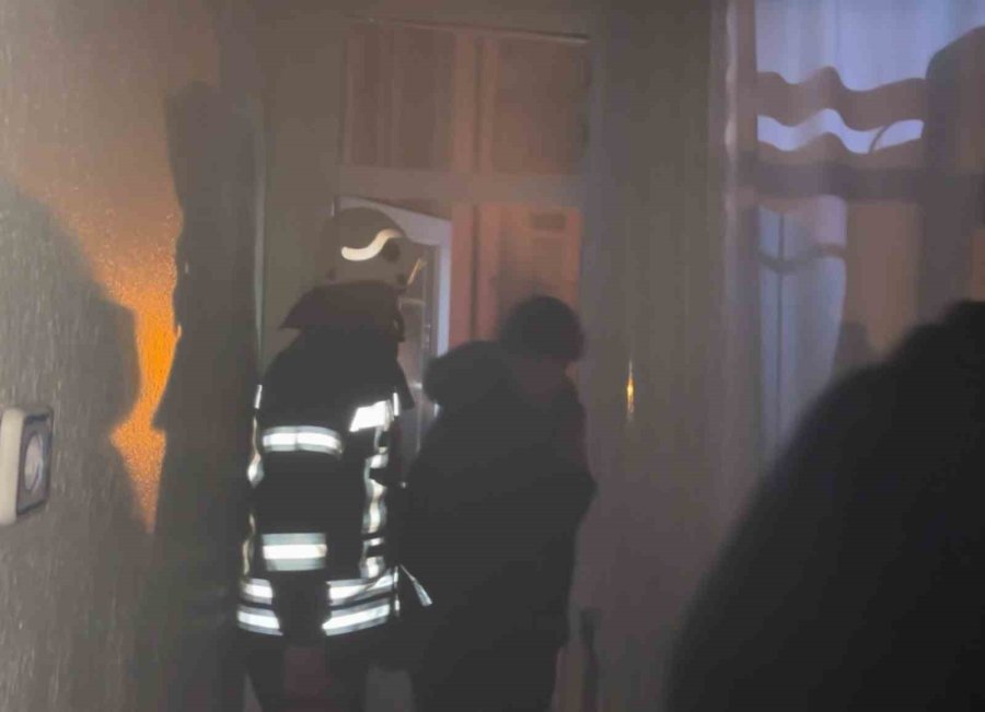 Kombiden Çıkan Yangın Paniğe Neden Oldu