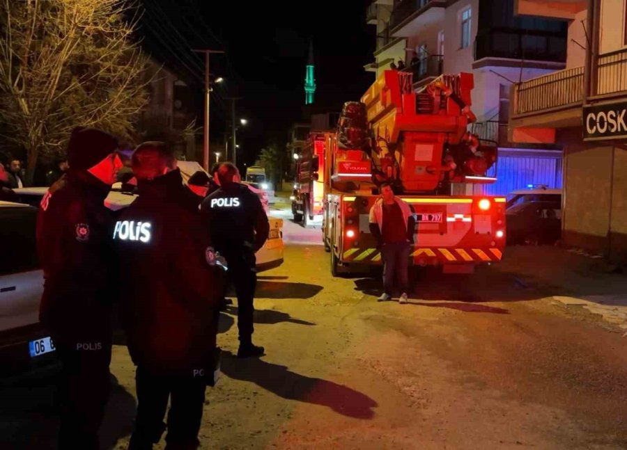 Kombiden Çıkan Yangın Paniğe Neden Oldu