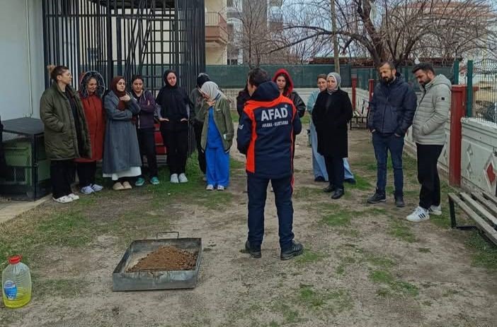 Afad Önce Eğitim Veriyor, Sonra Tatbikat Yapıyor