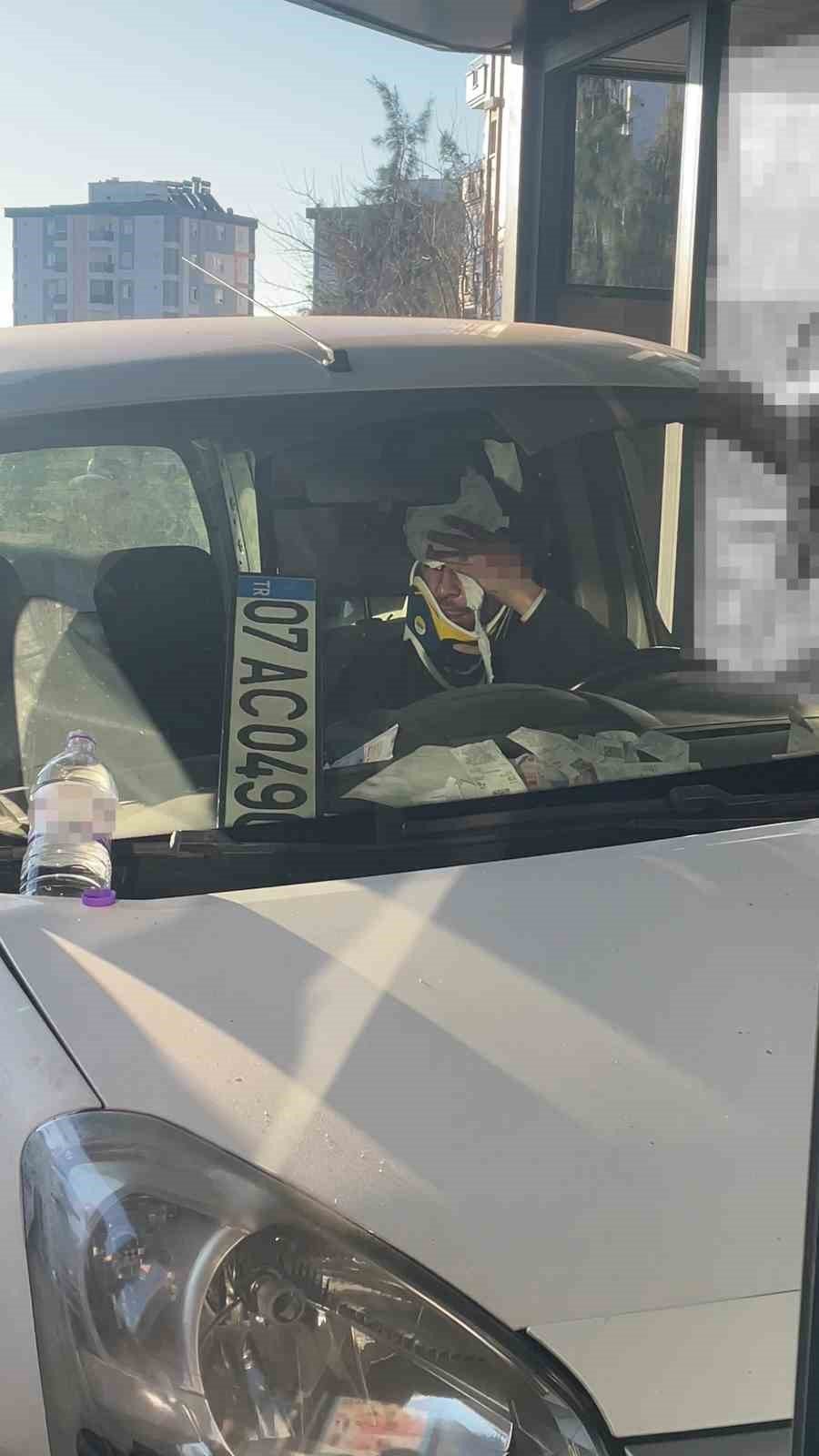 Oturduğu Yerde Aracın Altında Kalmaktan Saniyelerle İle Kurtuldu, O Anlar Güvenlik Kamerasına Yansıdı