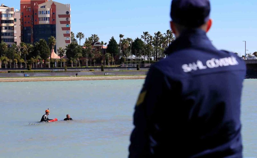Antalya’da Arkadaşlarına Kızan Belediye Çalışanının Eylemine Can Simitli Müdahale