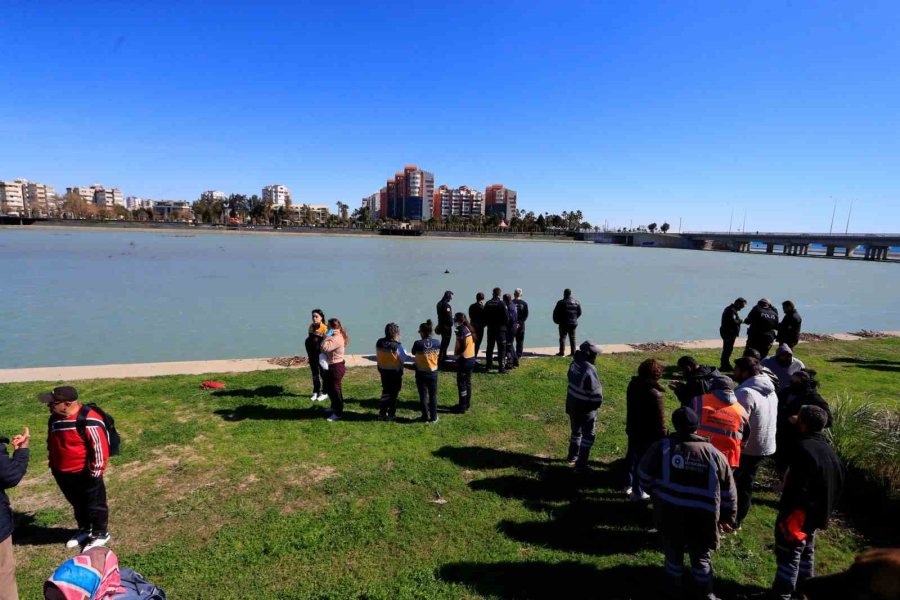 Antalya’da Arkadaşlarına Kızan Belediye Çalışanının Eylemine Can Simitli Müdahale