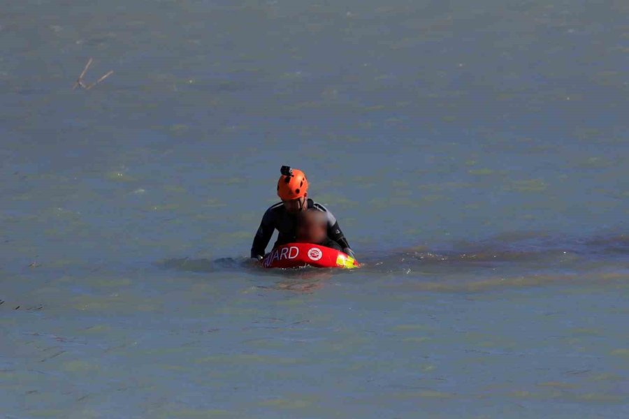 Antalya’da Arkadaşlarına Kızan Belediye Çalışanının Eylemine Can Simitli Müdahale