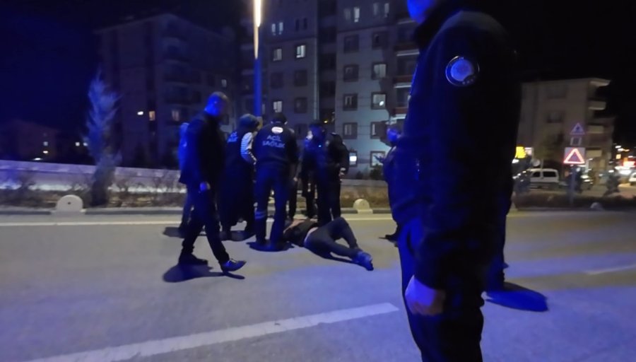 Kavga Ettiği Kişiye Otomobille Çarptı: 1 Yaralı