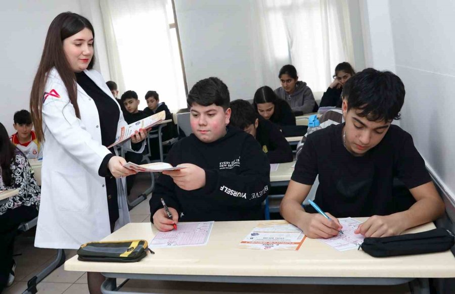 Mersin’de Öğrencilere Ücretsiz Kurs Ve 76 Deneme Desteği
