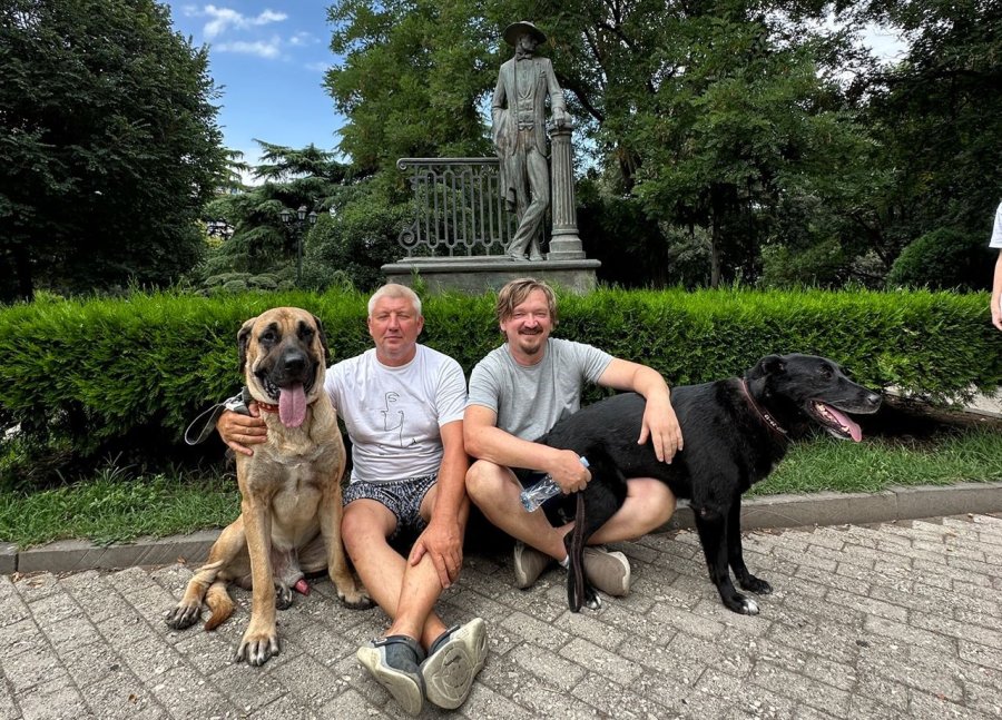 Rus Sahipleri, Kaybolan Köpeklerini Sokak Sokak Arıyor: Canlı Bulana 100 Bin, Ölü Bulana 10 Bin Ödül