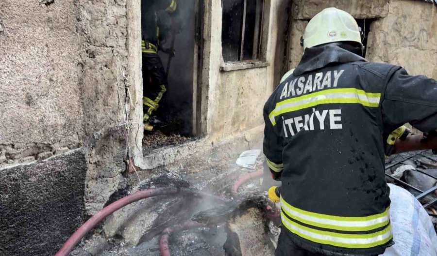 Apartmanın Kömürlüğündeki Yangın Paniğe Neden Oldu