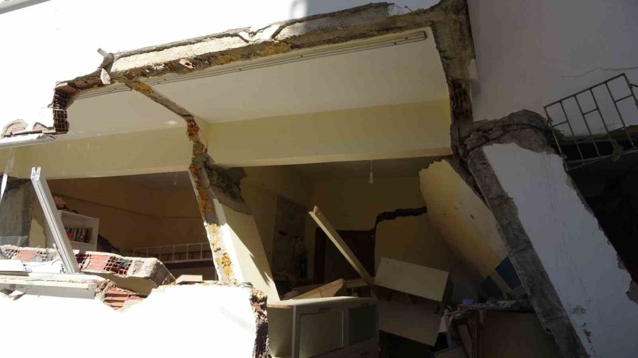 Alanya’da 3 Bina Tedbir Amaçlı Tahliye Edildi