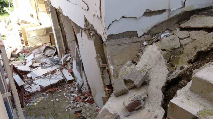 Alanya’da 3 Bina Tedbir Amaçlı Tahliye Edildi