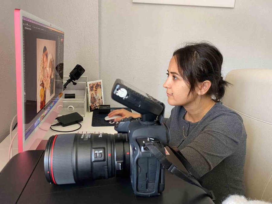 İkiz Bebeklerinin Fotoğraflarını Çekerek Başladı, Evinin Bir Odasını Stüdyoya Çevirdi