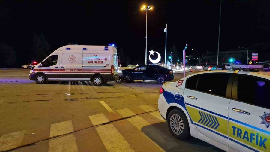 Karaman’da Polisten Kaçan Şüpheliler Kaza Yaptı: 3 Yaralı