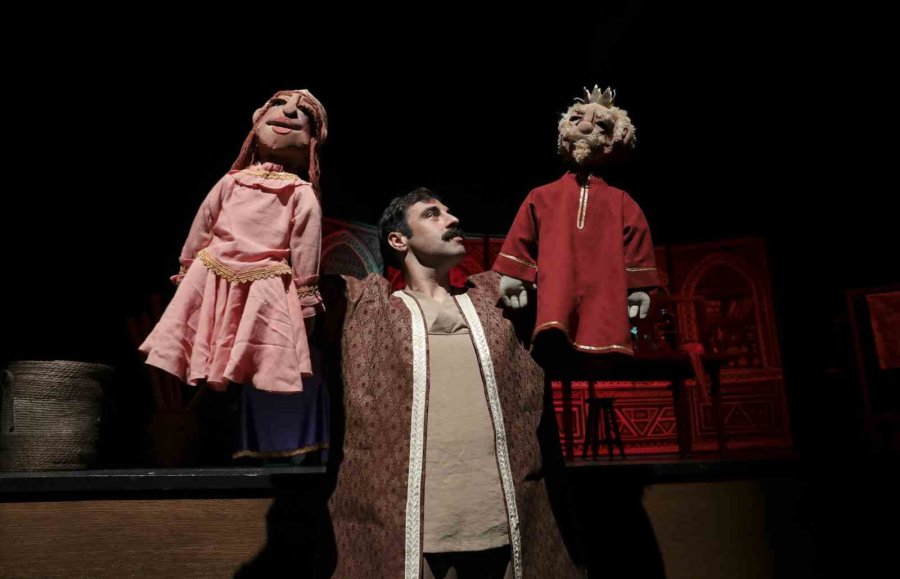 Mersin’de Şehir Tiyatrosu Gençleri ‘bilge Hekim Lokman’ İle Buluşturdu