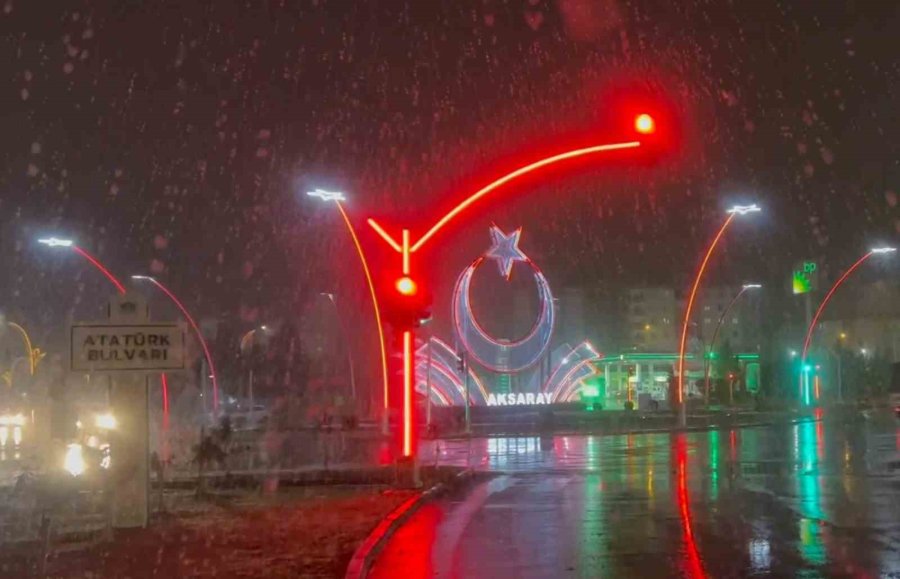 Aksaray Merkez Ve İlçelerde Kar Yağışı Etkili Oluyor