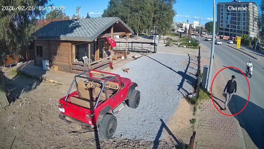 Müşteri Sanıp Tokalaştığı Şahsın Silahlı Saldırısında Ölümle Burun Buruna Geldi