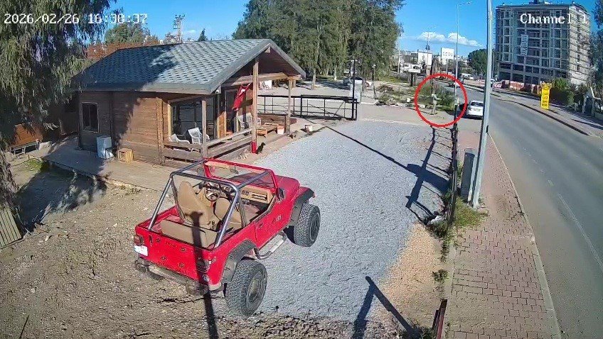 Müşteri Sanıp Tokalaştığı Şahsın Silahlı Saldırısında Ölümle Burun Buruna Geldi