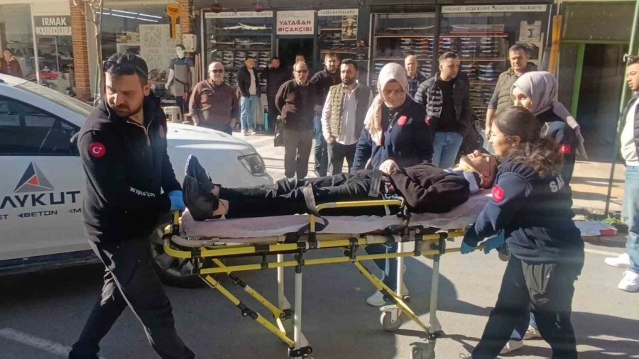 Antalya’da 100 Metre Arayla Motosikletlileri Yola Savuran İki Kaza: 1 Yaralı