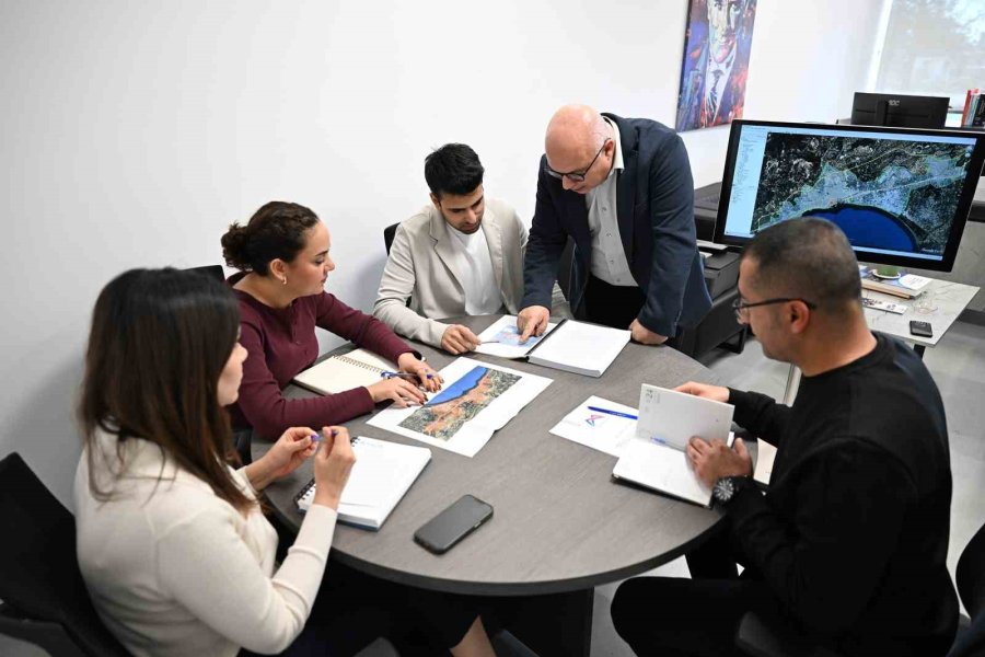 Mersin’de Kentsel Dönüşüm İçin 30 Bin Hektarlık Yol Haritası Hazırlanıyor