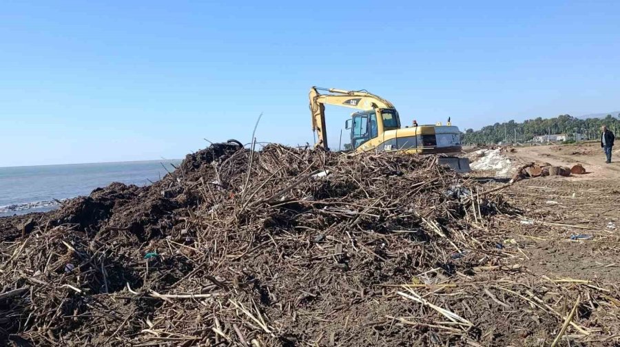Mersin’de Yağıştan Etkilenen Bölgelerde Onarım Çalışması Sürüyor