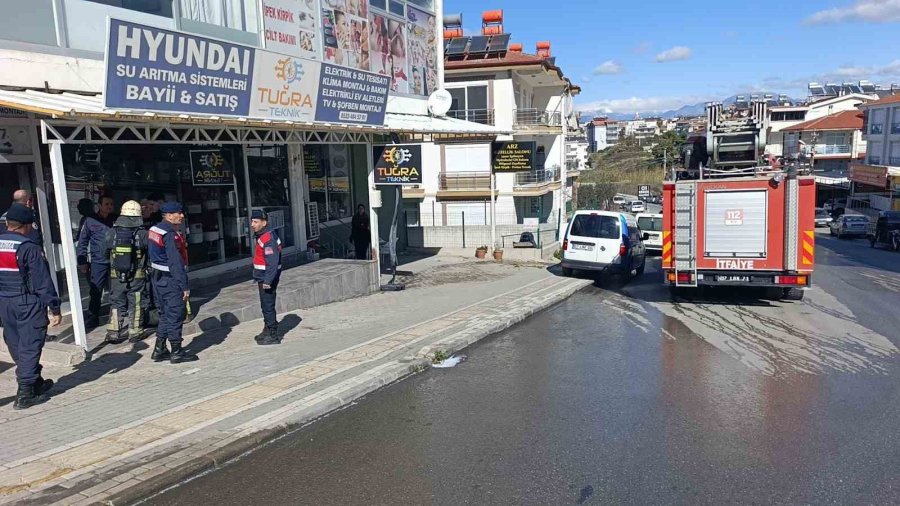 Manavgat’ta İşyeri Yangını Ucuz Atlatıldı