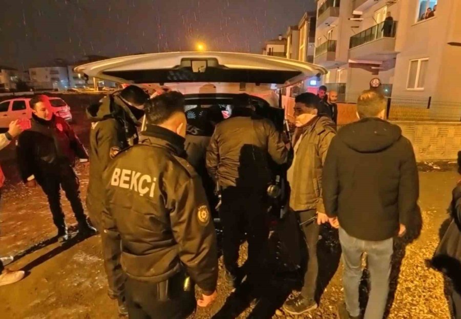 Komşuların Gürültü Tartışması Tabanca Ve Bıçaklı Kavgaya Dönüştü: 7 Gözaltı