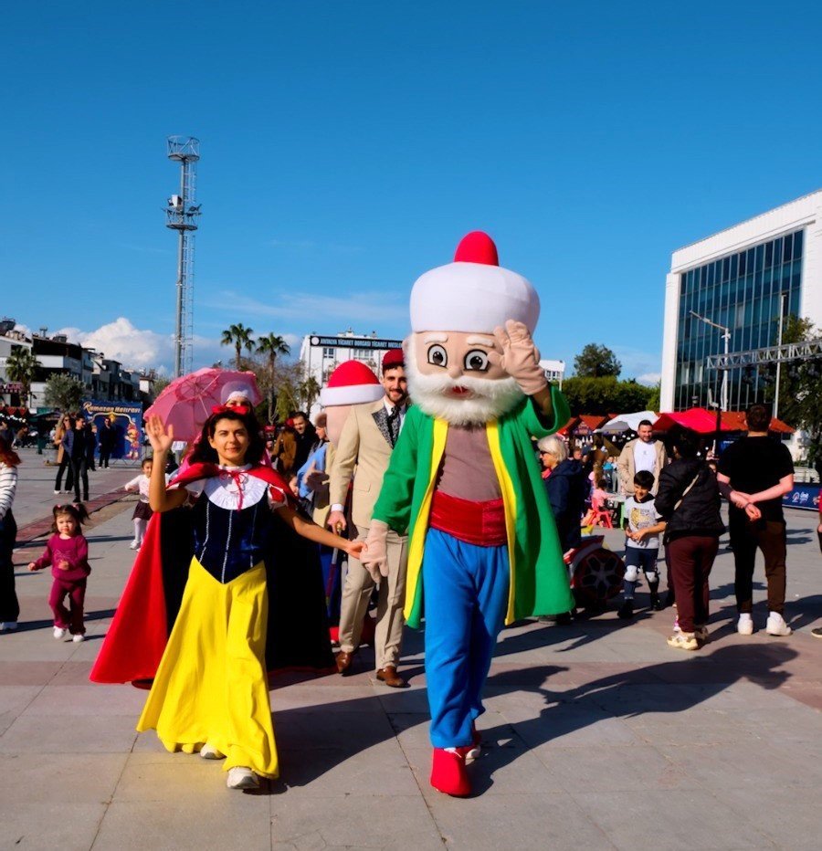 Muratpaşa Kent Meydanı’nda Ramazan Buluşmaları Devam Ediyor