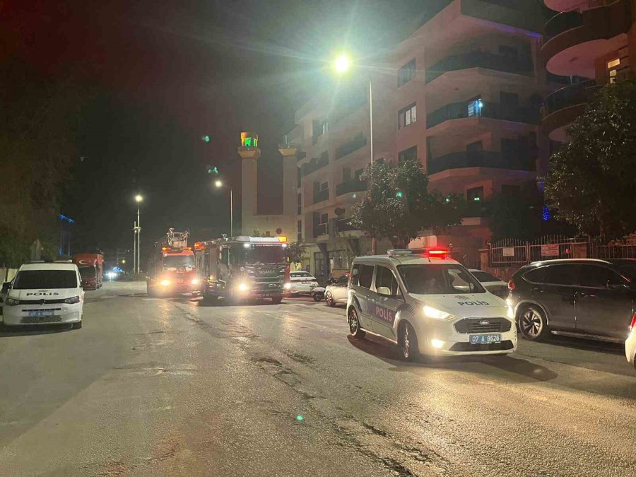 5 Katlı Binada Korkutan Yangın:2 Kişi Dumandan Etkilendi