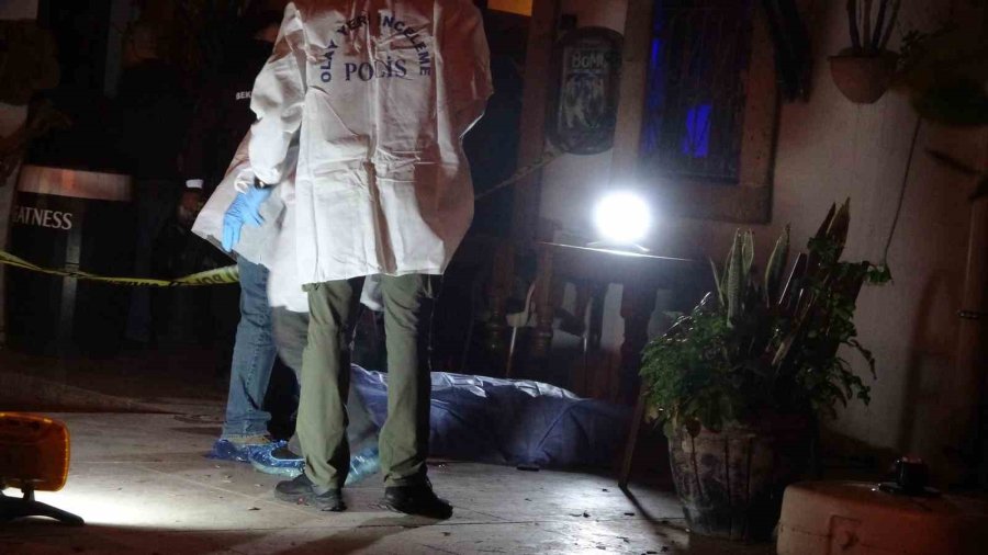 Antalya’da 21 Yaşındaki Genç 30 Metre Yükseklikten Beton Zemine Düşerek Hayatını Kaybetti