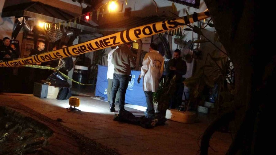 Antalya’da 21 Yaşındaki Genç 30 Metre Yükseklikten Beton Zemine Düşerek Hayatını Kaybetti