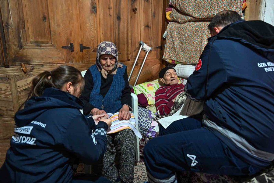 Evde Sağlık Ve Bakım Hizmetiyle Uzaklar Yakın Oluyor