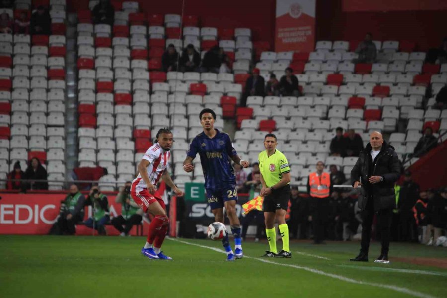 Trendyol Süper Lig: Antalyaspor: 0 - Fenerbahçe: 0 (maç Devam Ediyor)