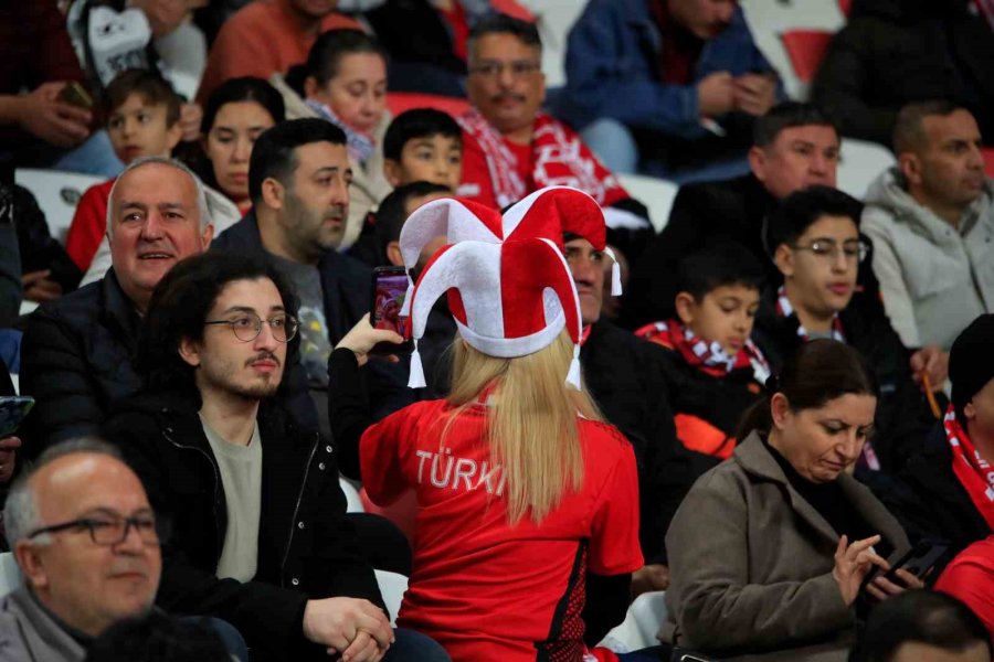 Trendyol Süper Lig: Antalyaspor: 0 - Fenerbahçe: 0 (maç Devam Ediyor)