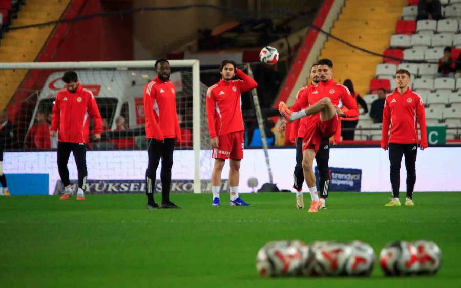 Trendyol Süper Lig: Antalyaspor: 0 - Fenerbahçe: 0 (maç Devam Ediyor)