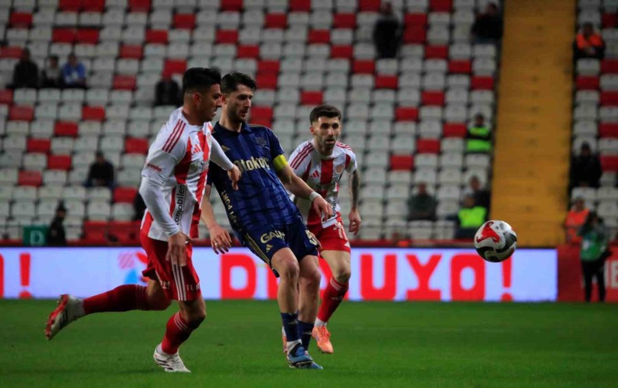 Trendyol Süper Lig: Antalyaspor: 1 - Fenerbahçe: 0 (ilk Yarı)