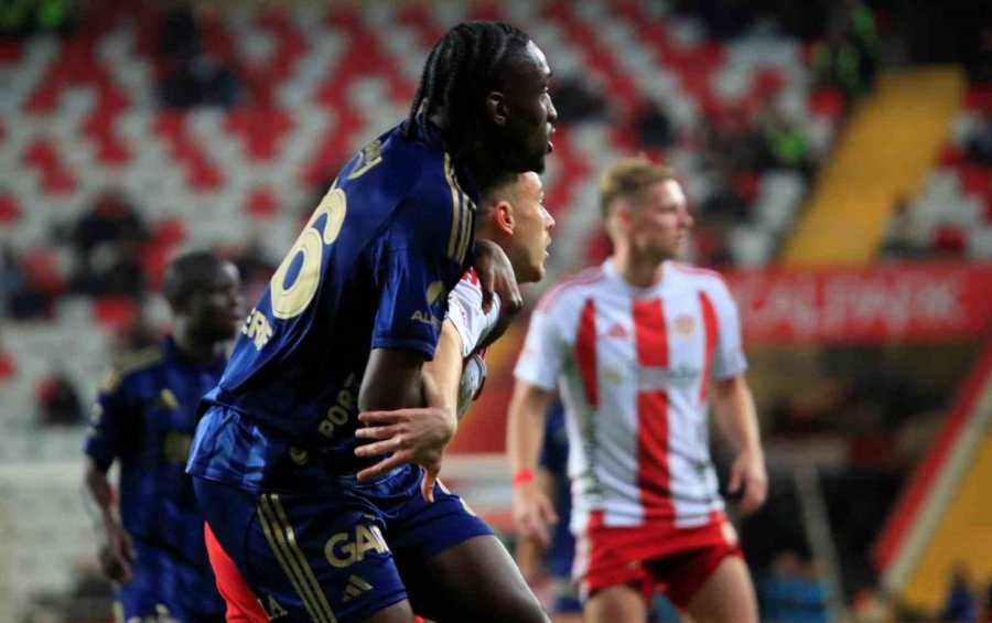Trendyol Süper Lig: Antalyaspor: 1 - Fenerbahçe: 0 (ilk Yarı)