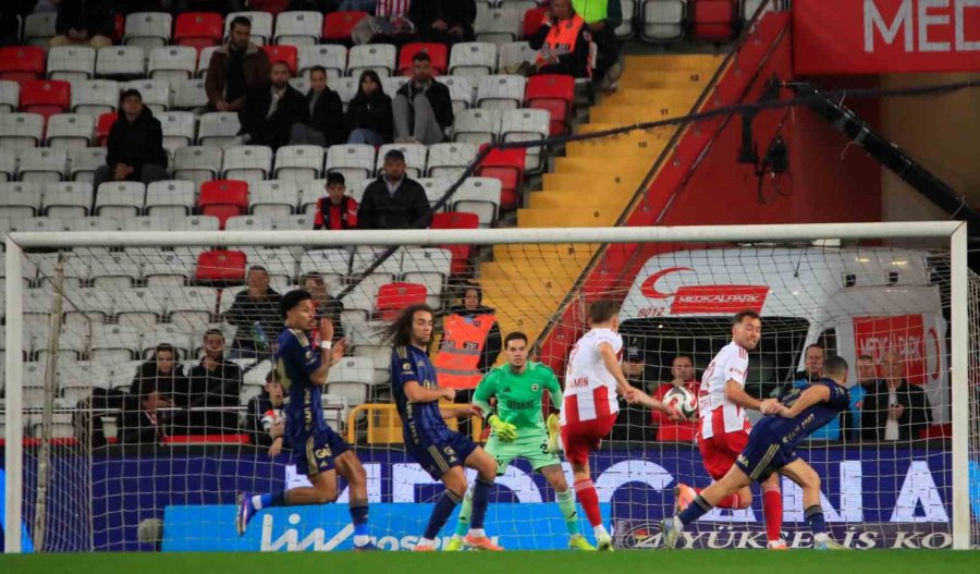 Trendyol Süper Lig: Antalyaspor: 1 - Fenerbahçe: 0 (ilk Yarı)