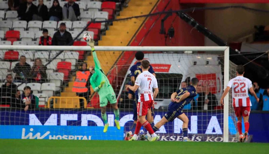 Trendyol Süper Lig: Antalyaspor: 1 - Fenerbahçe: 0 (ilk Yarı)
