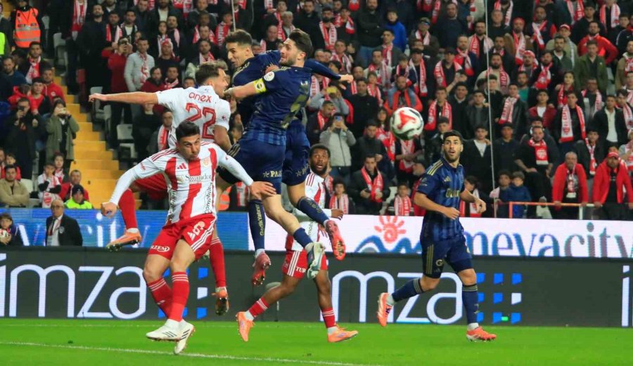 Trendyol Süper Lig: Antalyaspor: 1 - Fenerbahçe: 0 (ilk Yarı)