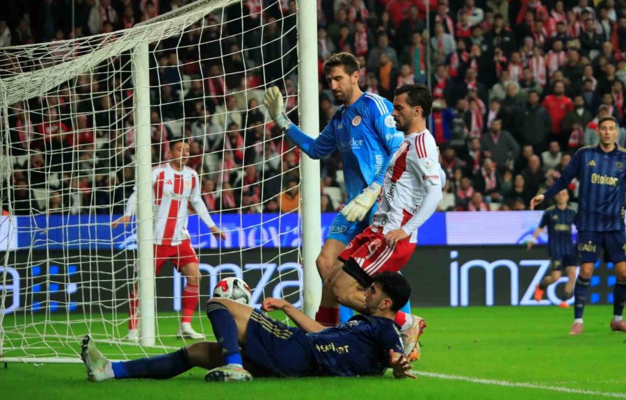 Trendyol Süper Lig: Antalyaspor: 1 - Fenerbahçe: 0 (ilk Yarı)