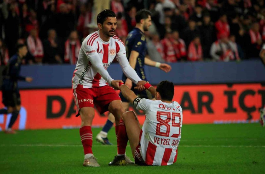 Trendyol Süper Lig: Antalyaspor: 1 - Fenerbahçe: 0 (ilk Yarı)