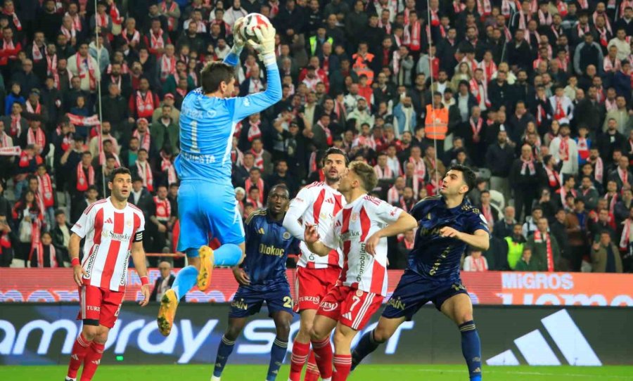 Trendyol Süper Lig: Antalyaspor: 1 - Fenerbahçe: 0 (ilk Yarı)