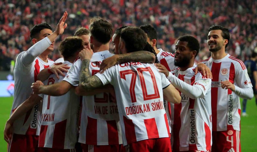 Trendyol Süper Lig: Antalyaspor: 2 - Fenerbahçe: 2 (maç Sonucu)