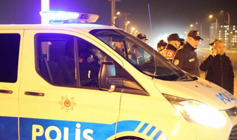 Aksaray’da İftar Sonrası Asayiş Ve Trafik Denetimleri Sürüyor
