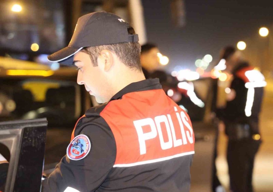 Aksaray’da İftar Sonrası Asayiş Ve Trafik Denetimleri Sürüyor