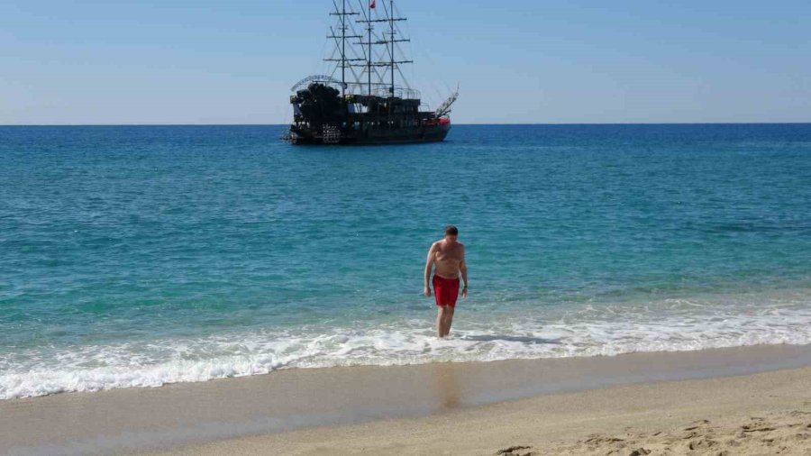 Alanya’da Mart Güneşi: Hava Sıcaklığı 18’e Çıktı, Sahiller Harekenlendi