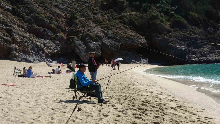 Alanya’da Mart Güneşi: Hava Sıcaklığı 18’e Çıktı, Sahiller Harekenlendi