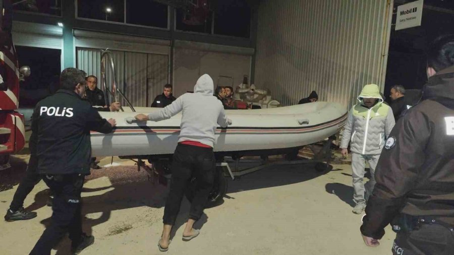 Antalya’da Tekne İmalathanesinde Yangın