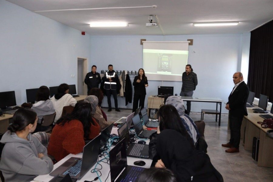 Üniversite Öğrencilerine "ıban Vermek Suç" Uyarısı