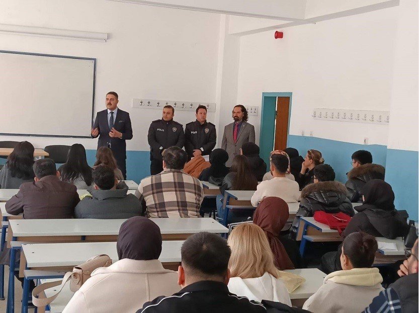 Üniversite Öğrencilerine "ıban Vermek Suç" Uyarısı