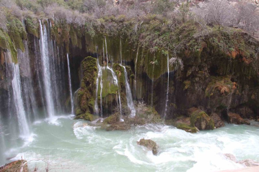 Mersin’in Saklı Cenneti Yerköprü Şelalesi Ziyaretçileri Hayran Bırakıyor
