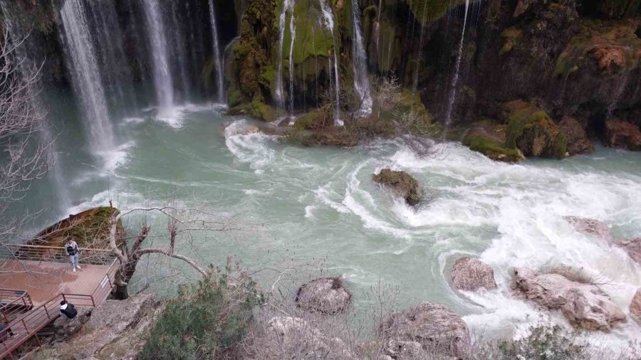 Mersin’in Saklı Cenneti Yerköprü Şelalesi Ziyaretçileri Hayran Bırakıyor